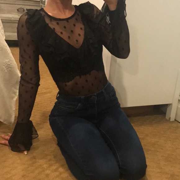 Tops - ⭐️ Mesh ruffle polka dot top